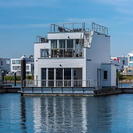 Botel Wasserhaus Surfer's Bay *